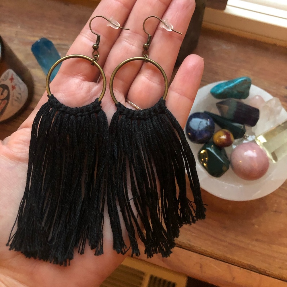 Fringe tassel earrings from Etsy! Black fringe 🖤
